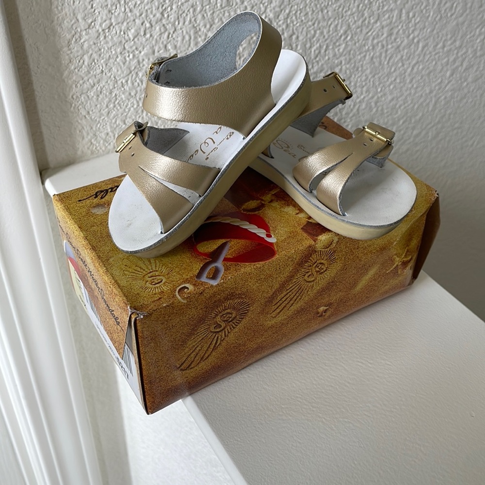 Kids saltwater sandals